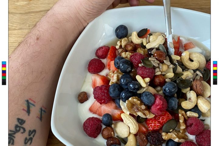 Anti-Krebs-Frühstück: die Kraft der Beeren, das Gute aus Honig und Joghurt und die Power von Nüssen und Samen.